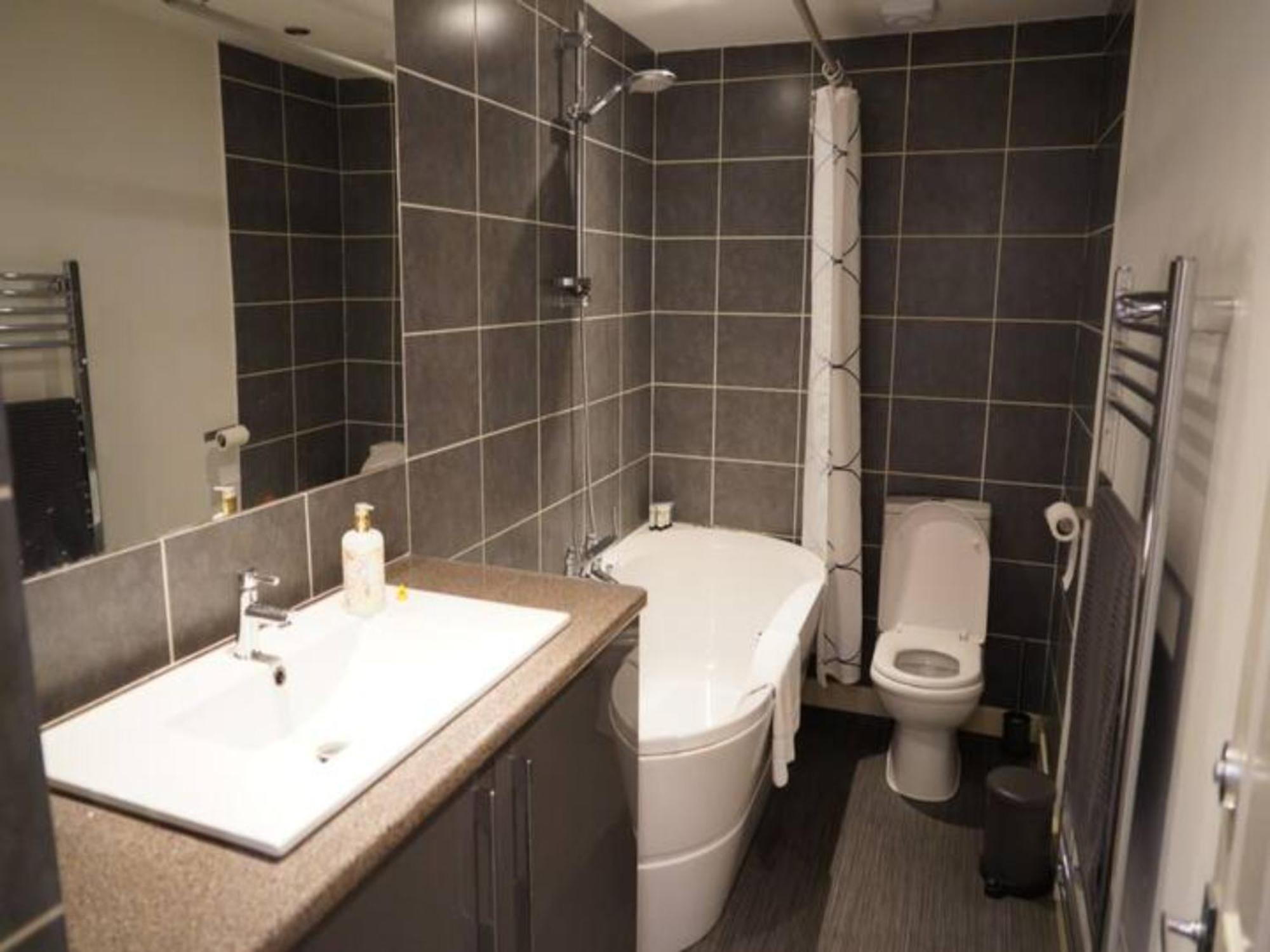 Newly Renovated Ideally Situated 2 Bedroom Flat Bournemouth Exterior photo